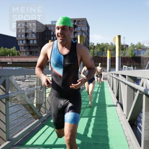 09.08.2026 - GEWOBA Citytriathlon Bremen Yannick Fuchs http://msf.ph/oto/9932603 09.08.2026 10:25:00 Schwimmen 3, 17, 37, 89, 99, 109, 119, 123, 175, 177, 235, 434, 491, 512 meine-sportfotos.de