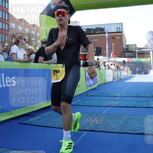 09.08.2026 - GEWOBA Citytriathlon Bremen Yannick Fuchs http://msf.ph/oto/9932646 09.08.2026 11:16:22 Ziel 291, 348 meine-sportfotos.de