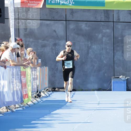 09.08.2026 - GEWOBA Citytriathlon Bremen Yannick Fuchs http://msf.ph/oto/9932648 09.08.2026 11:16:24 Ziel 291 meine-sportfotos.de