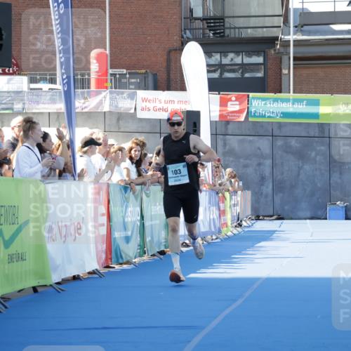 09.08.2026 - GEWOBA Citytriathlon Bremen Yannick Fuchs http://msf.ph/oto/9932658 09.08.2026 11:16:29 Ziel 103 meine-sportfotos.de