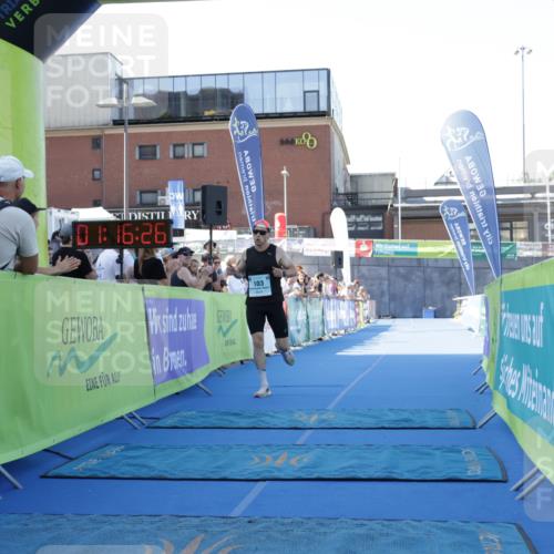 09.08.2026 - GEWOBA Citytriathlon Bremen Yannick Fuchs http://msf.ph/oto/9932664 09.08.2026 11:16:31 Ziel 103 meine-sportfotos.de