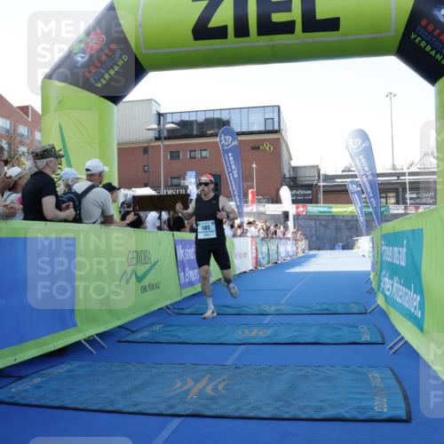 09.08.2026 - GEWOBA Citytriathlon Bremen Yannick Fuchs http://msf.ph/oto/9932666 09.08.2026 11:16:31 Ziel 103 meine-sportfotos.de