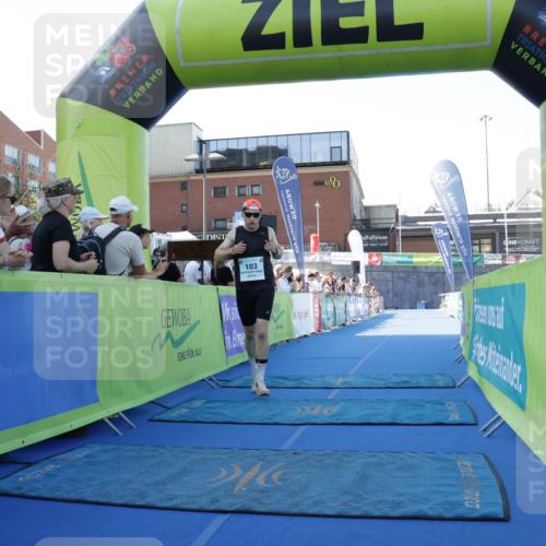 09.08.2026 - GEWOBA Citytriathlon Bremen Yannick Fuchs http://msf.ph/oto/9932668 09.08.2026 11:16:31 Ziel 103 meine-sportfotos.de