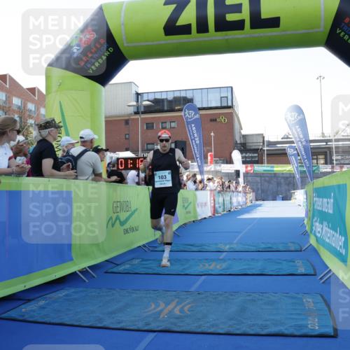 09.08.2026 - GEWOBA Citytriathlon Bremen Yannick Fuchs http://msf.ph/oto/9932670 09.08.2026 11:16:32 Ziel 103 meine-sportfotos.de