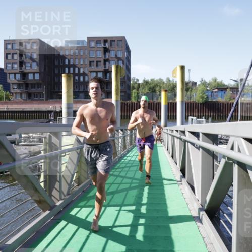 09.08.2026 - GEWOBA Citytriathlon Bremen Yannick Fuchs http://msf.ph/oto/9932722 09.08.2026 10:25:38 Schwimmen 15, 43, 67, 95, 151, 187, 201, 211, 225, 229, 422, 485, 525 meine-sportfotos.de