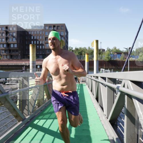 09.08.2026 - GEWOBA Citytriathlon Bremen Yannick Fuchs http://msf.ph/oto/9932727 09.08.2026 10:25:39 Schwimmen 15, 43, 67, 95, 151, 187, 201, 211, 225, 229, 422, 485, 525 meine-sportfotos.de