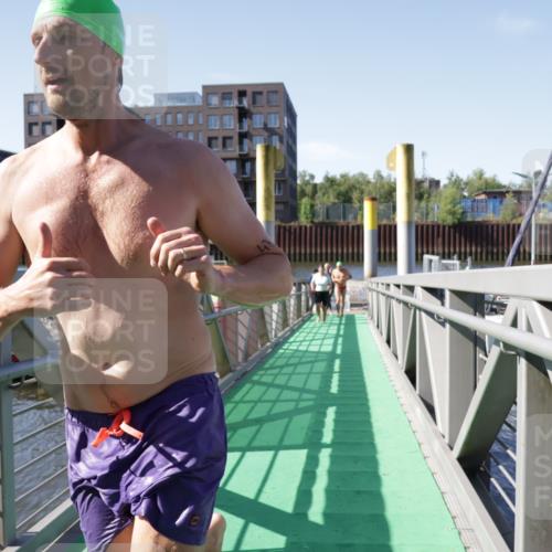 09.08.2026 - GEWOBA Citytriathlon Bremen Yannick Fuchs http://msf.ph/oto/9932729 09.08.2026 10:25:39 Schwimmen 15, 43, 67, 95, 151, 187, 201, 211, 225, 229, 422, 485, 525 meine-sportfotos.de