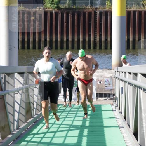 09.08.2026 - GEWOBA Citytriathlon Bremen Yannick Fuchs http://msf.ph/oto/9932733 09.08.2026 10:25:41 Schwimmen 15, 43, 57, 67, 151, 187, 211, 422, 485, 525 meine-sportfotos.de