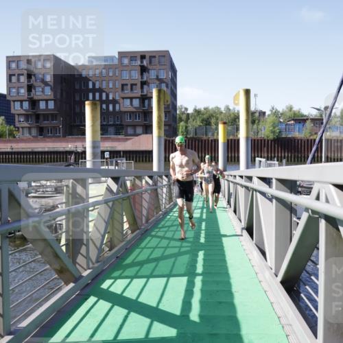 09.08.2026 - GEWOBA Citytriathlon Bremen Yannick Fuchs http://msf.ph/oto/9932759 09.08.2026 10:25:48 Schwimmen 29, 43, 57, 67, 129, 153, 181, 211, 241, 422, 485, 525 meine-sportfotos.de