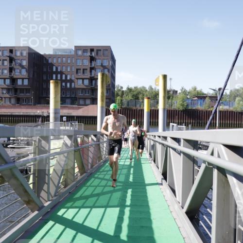 09.08.2026 - GEWOBA Citytriathlon Bremen Yannick Fuchs http://msf.ph/oto/9932761 09.08.2026 10:25:48 Schwimmen 29, 43, 57, 67, 129, 153, 181, 211, 241, 422, 485, 525 meine-sportfotos.de