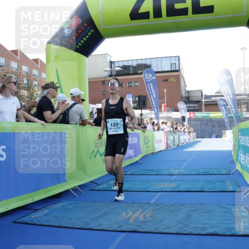 09.08.2026 - GEWOBA Citytriathlon Bremen Yannick Fuchs http://msf.ph/oto/9932780 09.08.2026 11:17:03 Ziel 125, 296 meine-sportfotos.de