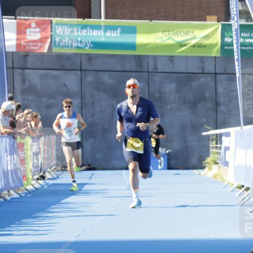09.08.2026 - GEWOBA Citytriathlon Bremen Yannick Fuchs http://msf.ph/oto/9932785 09.08.2026 11:17:34 Ziel 25, 376 meine-sportfotos.de