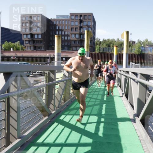 09.08.2026 - GEWOBA Citytriathlon Bremen Yannick Fuchs http://msf.ph/oto/9932799 09.08.2026 10:26:11 Schwimmen 13, 27, 31, 85, 93, 135, 139, 141, 179, 205, 223, 233, 469, 499 meine-sportfotos.de