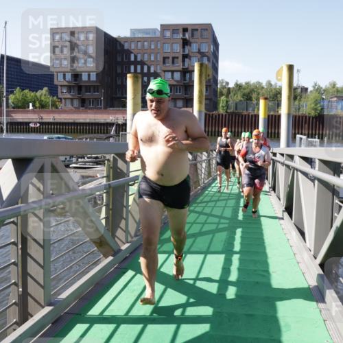 09.08.2026 - GEWOBA Citytriathlon Bremen Yannick Fuchs http://msf.ph/oto/9932801 09.08.2026 10:26:11 Schwimmen 13, 27, 31, 85, 93, 135, 139, 141, 179, 205, 223, 233, 469, 499 meine-sportfotos.de