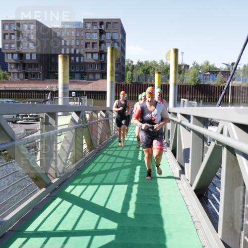 09.08.2026 - GEWOBA Citytriathlon Bremen Yannick Fuchs http://msf.ph/oto/9932805 09.08.2026 10:26:12 Schwimmen 13, 27, 31, 85, 93, 135, 139, 141, 205, 223, 233, 469, 499 meine-sportfotos.de