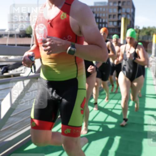 09.08.2026 - GEWOBA Citytriathlon Bremen Yannick Fuchs http://msf.ph/oto/9932815 09.08.2026 10:26:15 Schwimmen 13, 27, 31, 85, 93, 135, 139, 205, 223, 233, 469, 499 meine-sportfotos.de