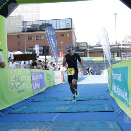 09.08.2026 - GEWOBA Citytriathlon Bremen Yannick Fuchs http://msf.ph/oto/9932821 09.08.2026 11:17:43 Ziel 25, 290 meine-sportfotos.de