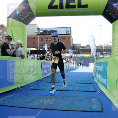09.08.2026 - GEWOBA Citytriathlon Bremen Yannick Fuchs http://msf.ph/oto/9932828 09.08.2026 11:17:43 Ziel 25, 290 meine-sportfotos.de