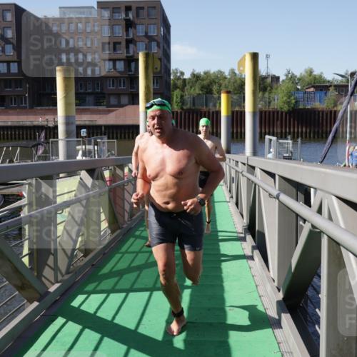 09.08.2026 - GEWOBA Citytriathlon Bremen Yannick Fuchs http://msf.ph/oto/9932869 09.08.2026 10:26:54 Schwimmen 9, 19, 33, 49, 53, 71, 117, 127, 155, 411 meine-sportfotos.de