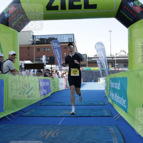 09.08.2026 - GEWOBA Citytriathlon Bremen Yannick Fuchs http://msf.ph/oto/9932944 09.08.2026 11:18:13 Ziel 318, 319, 463 meine-sportfotos.de