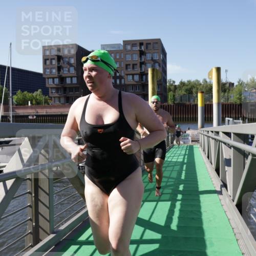 09.08.2026 - GEWOBA Citytriathlon Bremen Yannick Fuchs http://msf.ph/oto/9932949 09.08.2026 10:27:34 Schwimmen 45, 75, 81, 183, 197, 227, 247, 524 meine-sportfotos.de