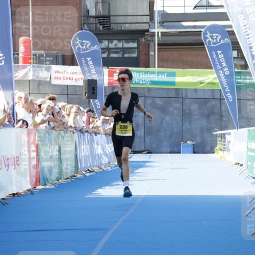 09.08.2026 - GEWOBA Citytriathlon Bremen Yannick Fuchs http://msf.ph/oto/9932959 09.08.2026 11:19:03 Ziel 286 meine-sportfotos.de