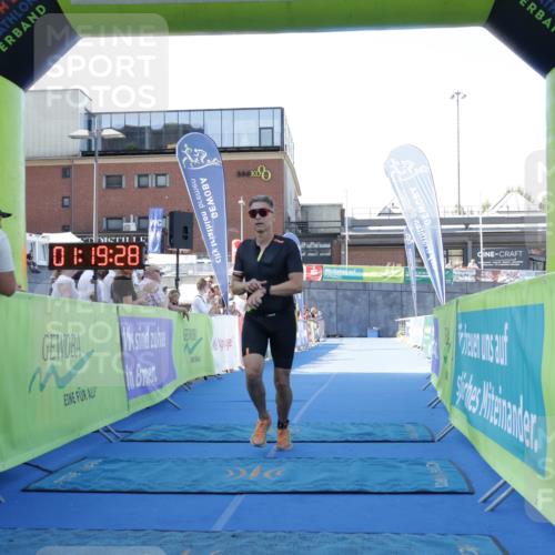 09.08.2026 - GEWOBA Citytriathlon Bremen Yannick Fuchs http://msf.ph/oto/9933005 09.08.2026 11:19:32 Ziel 402, 519 meine-sportfotos.de