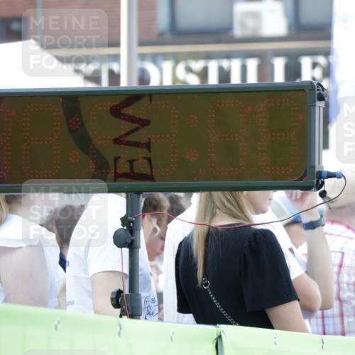 09.08.2026 - GEWOBA Citytriathlon Bremen Yannick Fuchs http://msf.ph/oto/9933011 09.08.2026 11:19:44 Ziel  meine-sportfotos.de