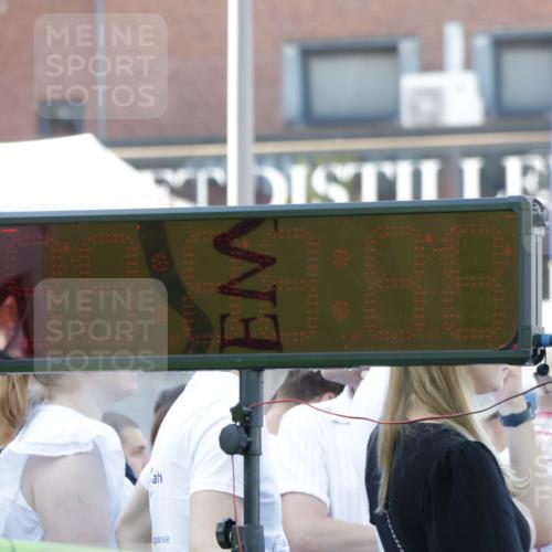 09.08.2026 - GEWOBA Citytriathlon Bremen Yannick Fuchs http://msf.ph/oto/9933013 09.08.2026 11:19:54 Ziel  meine-sportfotos.de