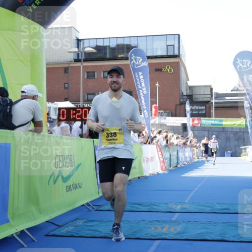 09.08.2026 - GEWOBA Citytriathlon Bremen Yannick Fuchs http://msf.ph/oto/9933032 09.08.2026 11:20:11 Ziel 323, 338, 345 meine-sportfotos.de