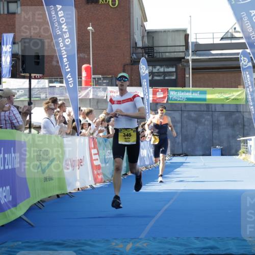 09.08.2026 - GEWOBA Citytriathlon Bremen Yannick Fuchs http://msf.ph/oto/9933041 09.08.2026 11:20:14 Ziel 323, 338, 345 meine-sportfotos.de