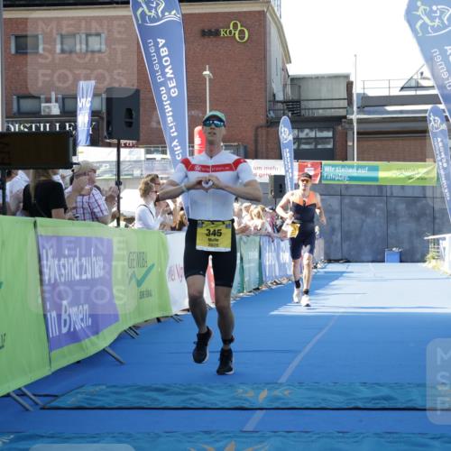 09.08.2026 - GEWOBA Citytriathlon Bremen Yannick Fuchs http://msf.ph/oto/9933046 09.08.2026 11:20:14 Ziel 323, 338, 345 meine-sportfotos.de