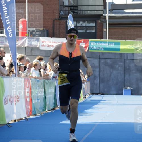 09.08.2026 - GEWOBA Citytriathlon Bremen Yannick Fuchs http://msf.ph/oto/9933053 09.08.2026 11:20:16 Ziel 323, 345 meine-sportfotos.de