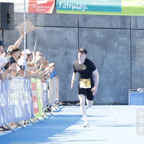 09.08.2026 - GEWOBA Citytriathlon Bremen Yannick Fuchs http://msf.ph/oto/9933068 09.08.2026 11:20:29 Ziel 297 meine-sportfotos.de