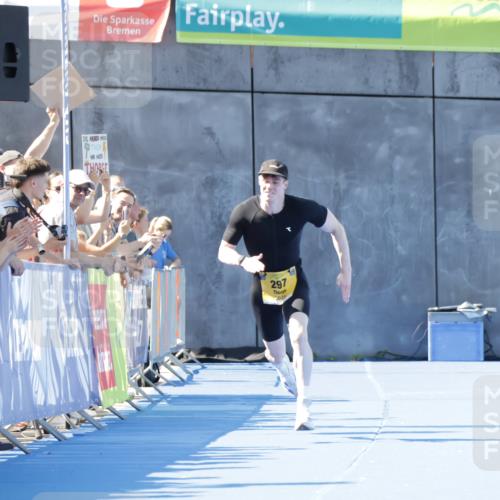 09.08.2026 - GEWOBA Citytriathlon Bremen Yannick Fuchs http://msf.ph/oto/9933071 09.08.2026 11:20:29 Ziel 297 meine-sportfotos.de