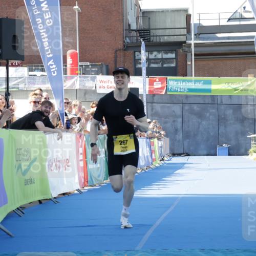 09.08.2026 - GEWOBA Citytriathlon Bremen Yannick Fuchs http://msf.ph/oto/9933080 09.08.2026 11:20:31 Ziel 297 meine-sportfotos.de
