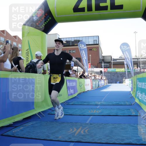 09.08.2026 - GEWOBA Citytriathlon Bremen Yannick Fuchs http://msf.ph/oto/9933085 09.08.2026 11:20:32 Ziel 297 meine-sportfotos.de