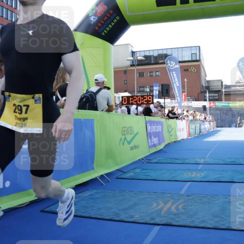 09.08.2026 - GEWOBA Citytriathlon Bremen Yannick Fuchs http://msf.ph/oto/9933089 09.08.2026 11:20:33 Ziel 297 meine-sportfotos.de