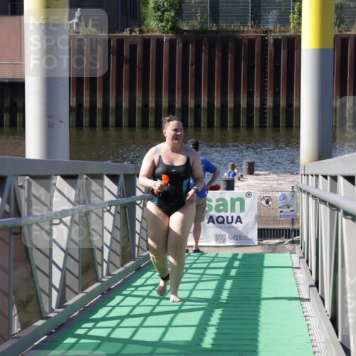 09.08.2026 - GEWOBA Citytriathlon Bremen Yannick Fuchs http://msf.ph/oto/9933133 09.08.2026 10:32:14 Schwimmen 450 meine-sportfotos.de
