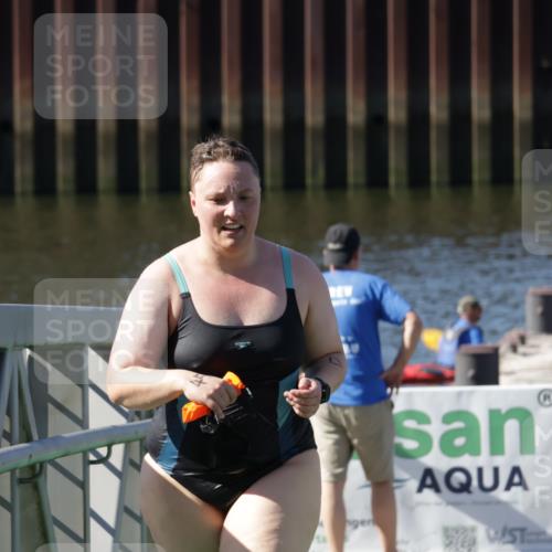 09.08.2026 - GEWOBA Citytriathlon Bremen Yannick Fuchs http://msf.ph/oto/9933136 09.08.2026 10:32:15 Schwimmen 450 meine-sportfotos.de