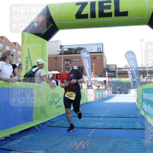 09.08.2026 - GEWOBA Citytriathlon Bremen Yannick Fuchs http://msf.ph/oto/9933145 09.08.2026 11:20:56 Ziel 372, 391 meine-sportfotos.de