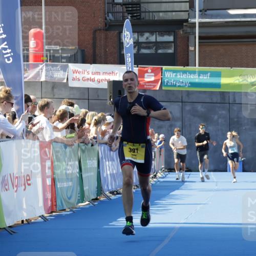 09.08.2026 - GEWOBA Citytriathlon Bremen Yannick Fuchs http://msf.ph/oto/9933149 09.08.2026 11:21:01 Ziel 177, 391 meine-sportfotos.de