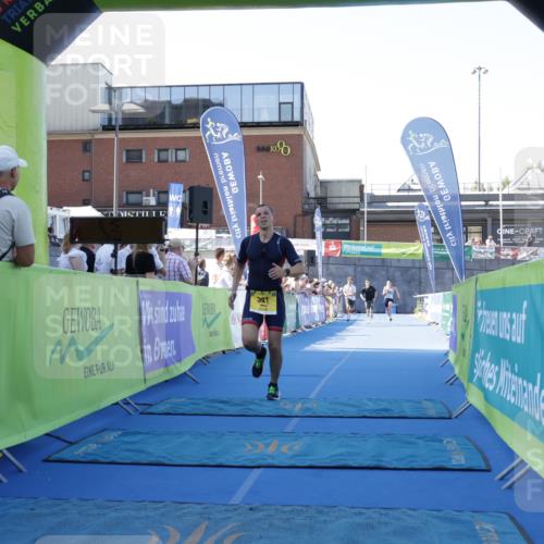 09.08.2026 - GEWOBA Citytriathlon Bremen Yannick Fuchs http://msf.ph/oto/9933152 09.08.2026 11:21:02 Ziel 177, 391 meine-sportfotos.de