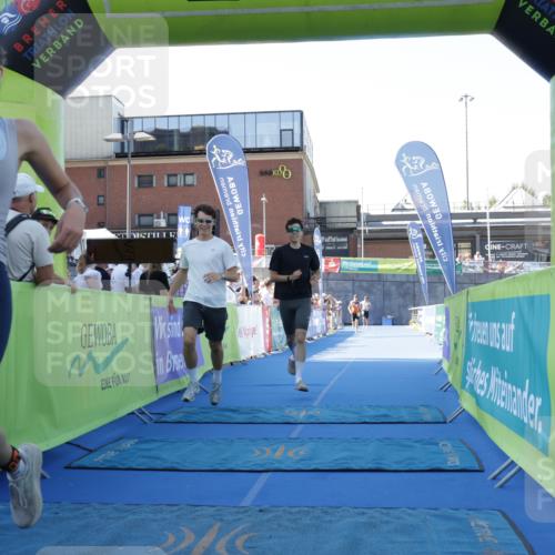 09.08.2026 - GEWOBA Citytriathlon Bremen Yannick Fuchs http://msf.ph/oto/9933167 09.08.2026 11:21:08 Ziel 177 meine-sportfotos.de
