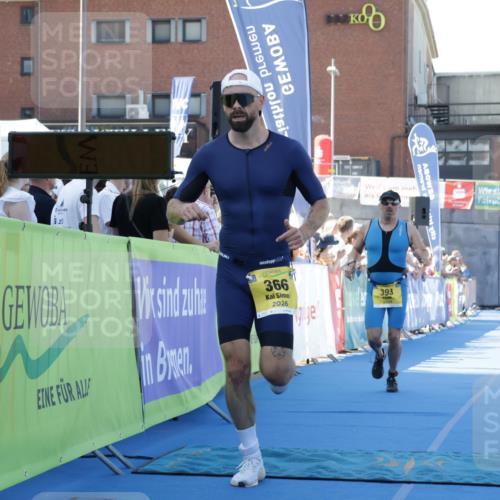 09.08.2026 - GEWOBA Citytriathlon Bremen Yannick Fuchs http://msf.ph/oto/9933208 09.08.2026 11:21:32 Ziel 366, 393 meine-sportfotos.de