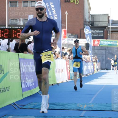 09.08.2026 - GEWOBA Citytriathlon Bremen Yannick Fuchs http://msf.ph/oto/9933209 09.08.2026 11:21:32 Ziel 366, 393 meine-sportfotos.de