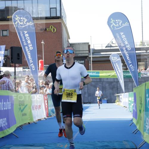 09.08.2026 - GEWOBA Citytriathlon Bremen Yannick Fuchs http://msf.ph/oto/9933224 09.08.2026 11:21:39 Ziel 336, 382 meine-sportfotos.de