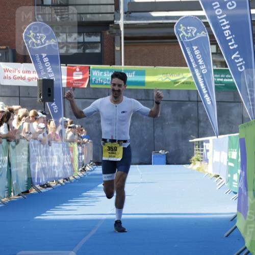 09.08.2026 - GEWOBA Citytriathlon Bremen Yannick Fuchs http://msf.ph/oto/9933229 09.08.2026 11:21:44 Ziel 336, 359 meine-sportfotos.de