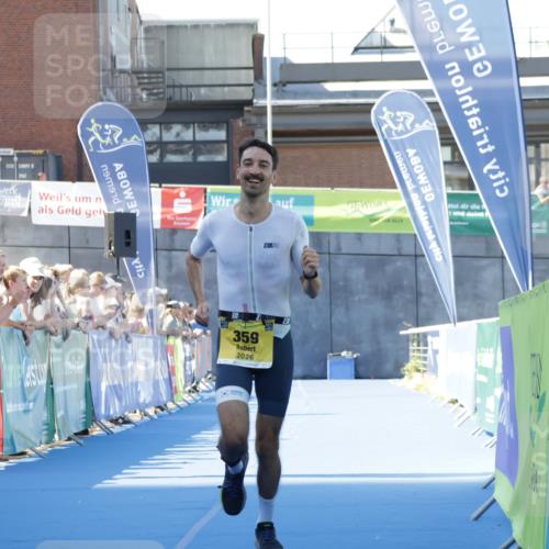 09.08.2026 - GEWOBA Citytriathlon Bremen Yannick Fuchs http://msf.ph/oto/9933231 09.08.2026 11:21:45 Ziel 359 meine-sportfotos.de