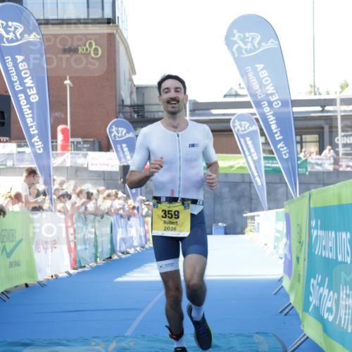 09.08.2026 - GEWOBA Citytriathlon Bremen Yannick Fuchs http://msf.ph/oto/9933233 09.08.2026 11:21:46 Ziel 359 meine-sportfotos.de